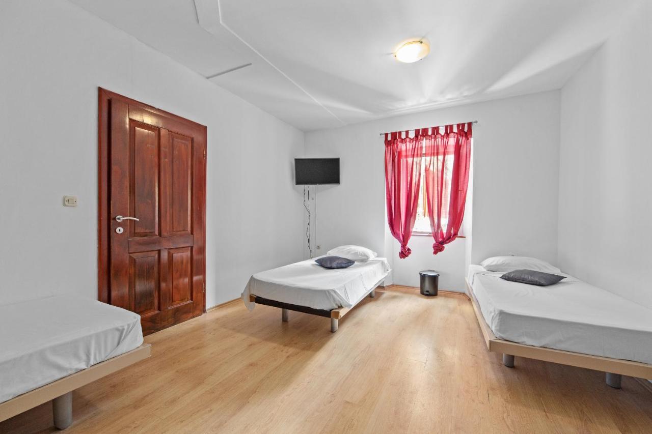 Pula Hostel Buitenkant foto